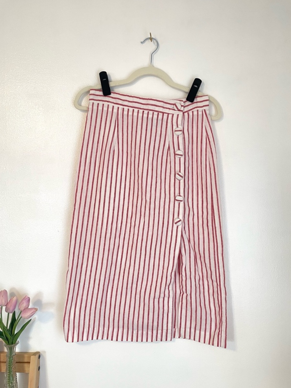 Forever 21 contemporary white and red striped midi skirt button details size m